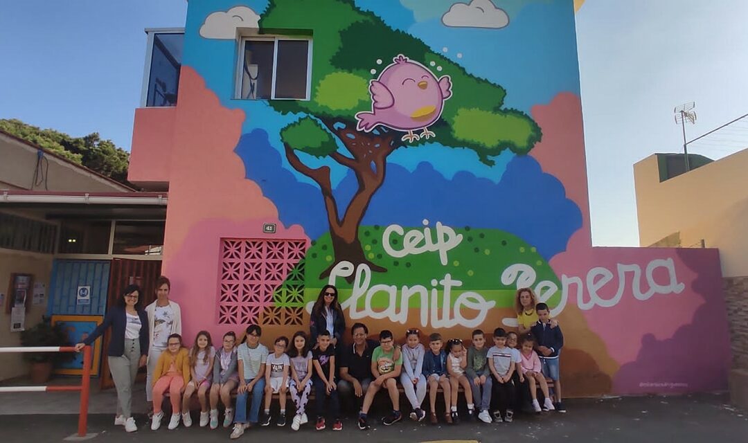 En el CEIP Llanito Perera se ha elaborado mural en el exterior del centro