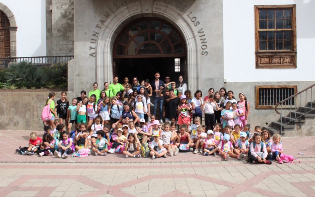 Más de setenta niños y niñas participan en un pleno infantil en el Ayuntamiento de Icod